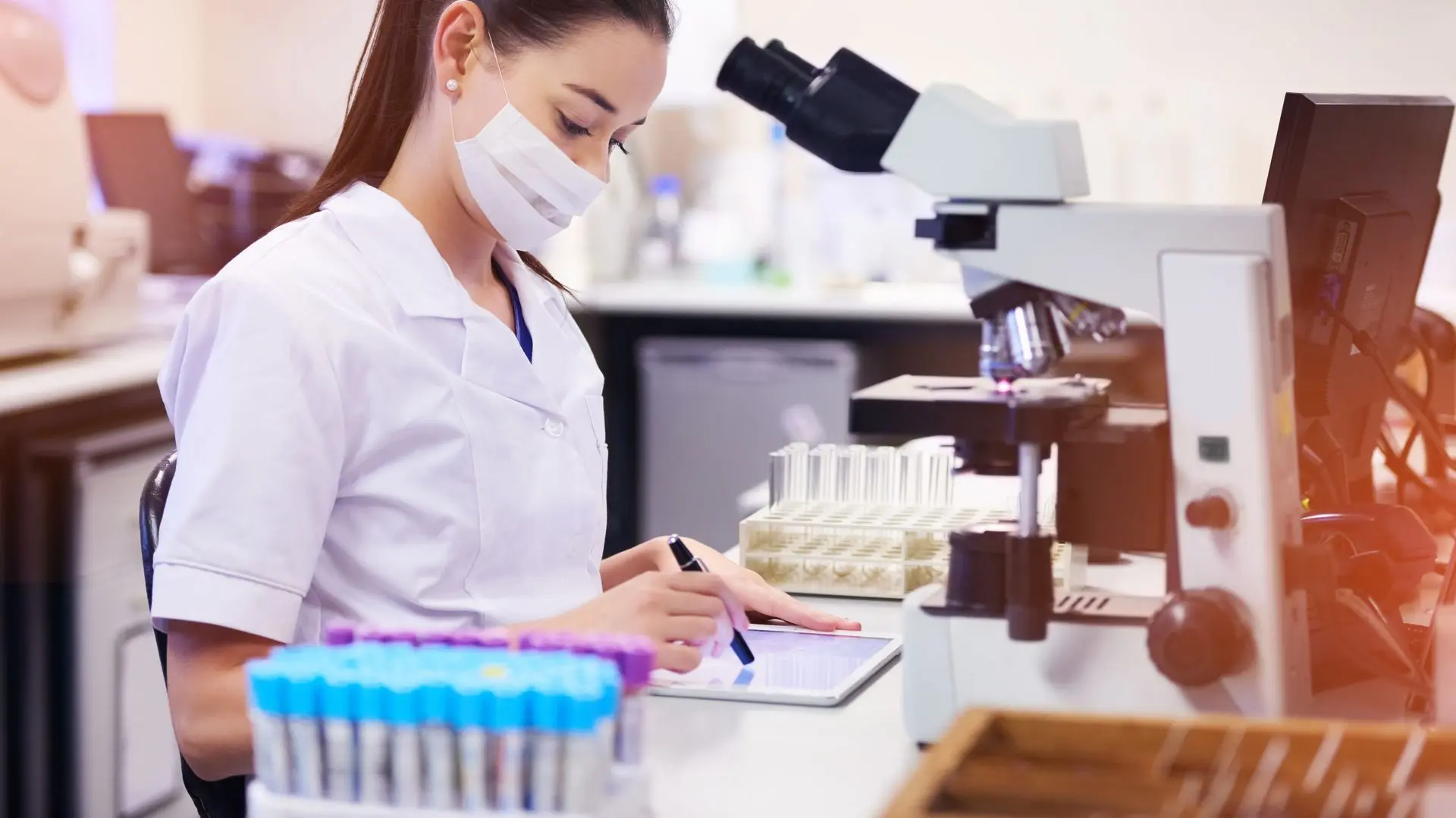 Our highly educated and experienced functional medicine registered Practitioners use the latest science on nutrition, clinical experience, and data to substantiate progress. That doesn’t just mean reading research studies that are based on thousands of people–it also means looking under the hood at your personal data and supporting your unique needs.